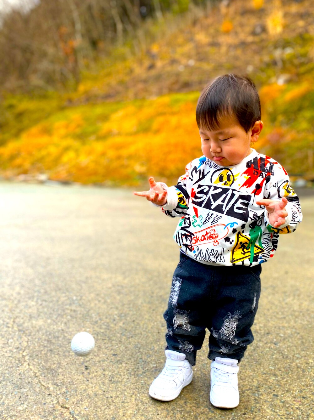 「プチプラ、キッズコーデ、おとこのこ、１歳８ヶ月、shein、SHEINコーデ、NIKE、ダメージデニムパンツ、ストリート、スニーカーコーデ」｜「NIKEのNIKE ナイキ COURT BOROUGH LOW 2 TDV ベビースニーカー (コートバーロウLOW2TDV) BQ5453（スニーカー、ホワイト系）」を使った、RITSU®︎さん（キッズ・80cm）の冬コーディネートの1枚目の写真