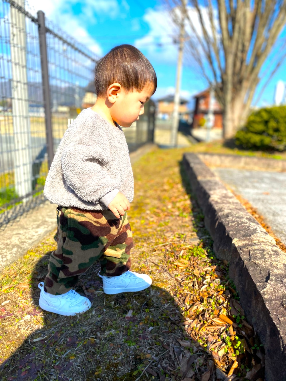 「キッズコーデ、休日コーデ、男の子コーデ、もこもこ、私の推しブランド、マーキーズ、BIGFIELD、make your day、公園スタイル、NIKE、１歳８ヶ月」｜「MAKE YOUR DAYの三角ポケット両面ボアプルオーバー■80～140cm（スウェット、グレー系）」を使った、RITSU®︎さん（キッズ・80cm）の冬コーディネートの1枚目の写真