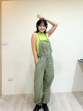 「アイテム（ペットグッズ）」を使った、Liaさん（レディース・164cm）の夏コーディネート