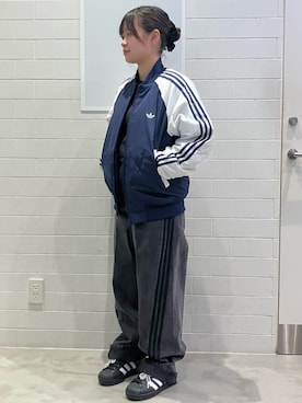 「アイテム（シューズアクセサリー）」を使った、AUさん（レディース・159cm）の冬コーディネート