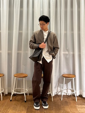 「アイテム（スニーカー）」を使った、堂免祐太さん（メンズ・171cm）の秋コーディネート