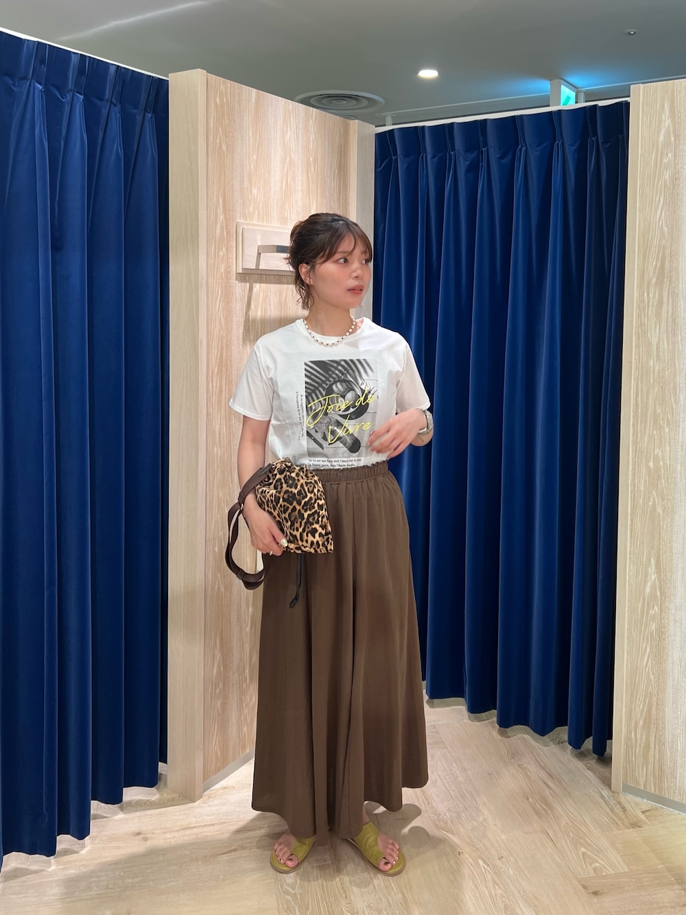 「セットアップ、白Tシャツ、オトナ女子、カジュアルスタイル、休日スタイル、お出かけコーデ、大人コーデ、大人カジュアルコーデ、夏コーデ、キレイめカジュアル、大人かわいい、おでかけコーデ、ホワイト、初夏コーデ、着回しコーデ」｜「fredy emueのLemonPhotoシルケット半袖Tシャツ（Tシャツ/カットソー、ホワイト系）」を使った、kotani.さん（レディース・165cm）の夏コーディネートの1枚目の写真