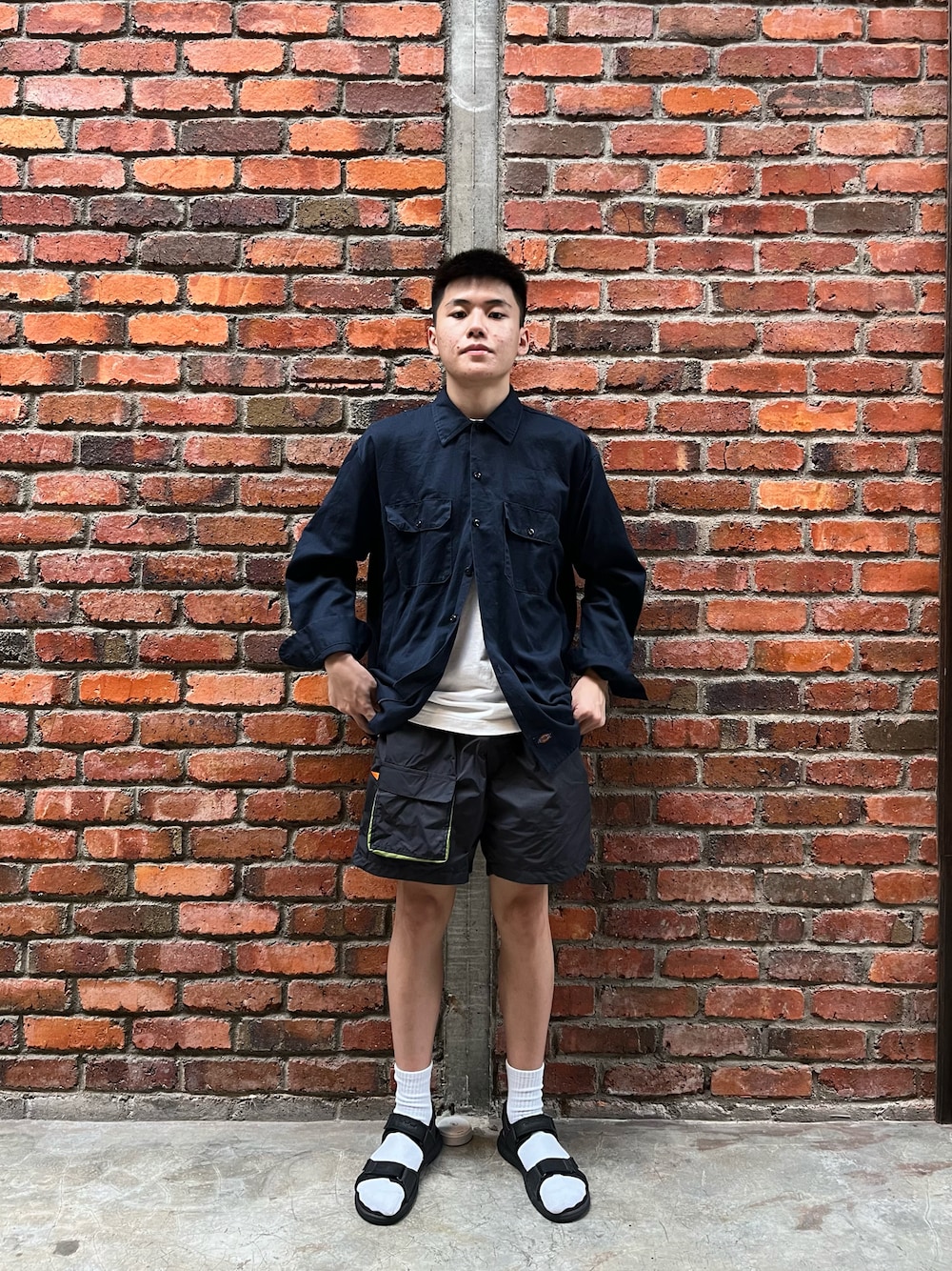 「Timberlandのアイテム（サンダル、ブラック系）」を使った、garryさん（メンズ・176cm）の冬コーディネートの1枚目の写真