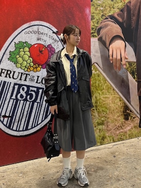 「アイテム（スニーカー、シルバー系）」を使った、senaさん（レディース・153cm）の秋コーディネート