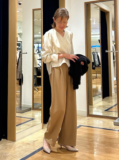 セール】《セットアップ対応》ウォッシャブルVネック前タックブラウス