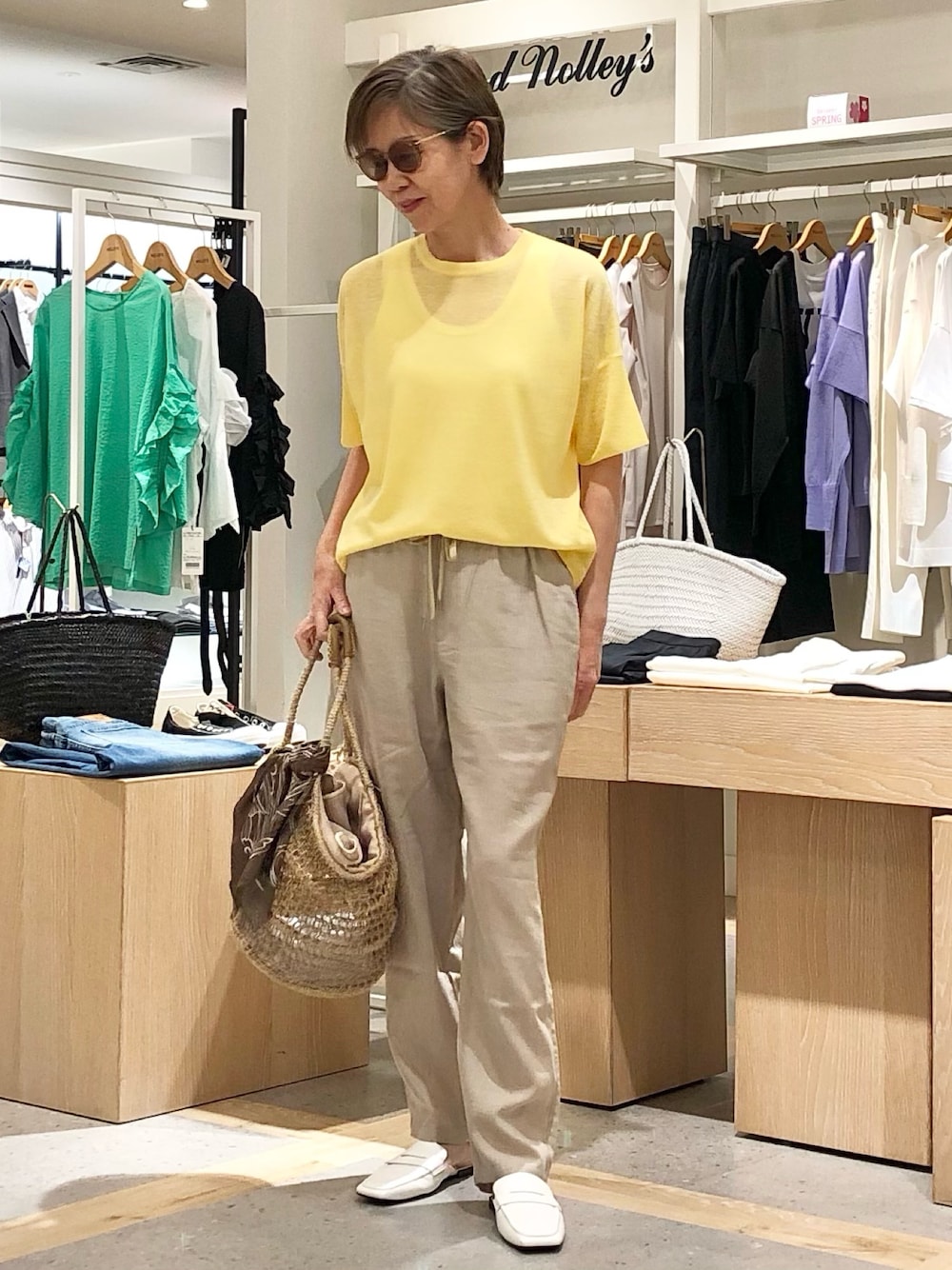「カジュアルコーデ、今日のコーデ、オトナカジュアル、シンプルスタイル、サマーニット、麻パンツ、メンズパンツ」｜「NOLLEY'S goodmanのリネン混イージーパンツ（その他パンツ、ホワイト系）」を使った、umezawa_nolさん（レディース・167cm）の春コーディネートの1枚目の写真
