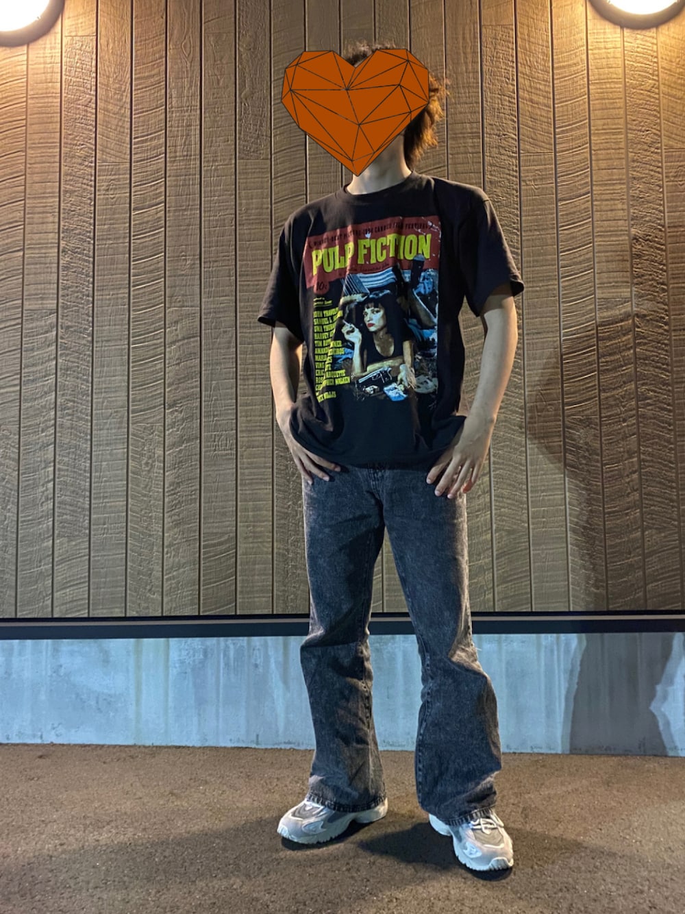 「おしゃれさんと繋がりたい、オトナカジュアル、メンズファッション、フレアパンツ、ニューバランス、映画Tシャツ、半袖シャツ、デート、レトロ、ヴィンテージ、トレンド、デニム、黒コーデ、黒パンツ、夏ファッション」｜「MONO-MARTのルーズフレア ヴィンテージウォッシュデニムパンツ（デニムパンツ、ブラック系）」を使った、yotaさん（メンズ・180cm）の夏コーディネートの1枚目の写真