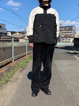 「黒コーデ」｜「アイテム（ナイロンジャケット）」を使った、Poshi & Poki さん（メンズ・179cm）の春コーディネート