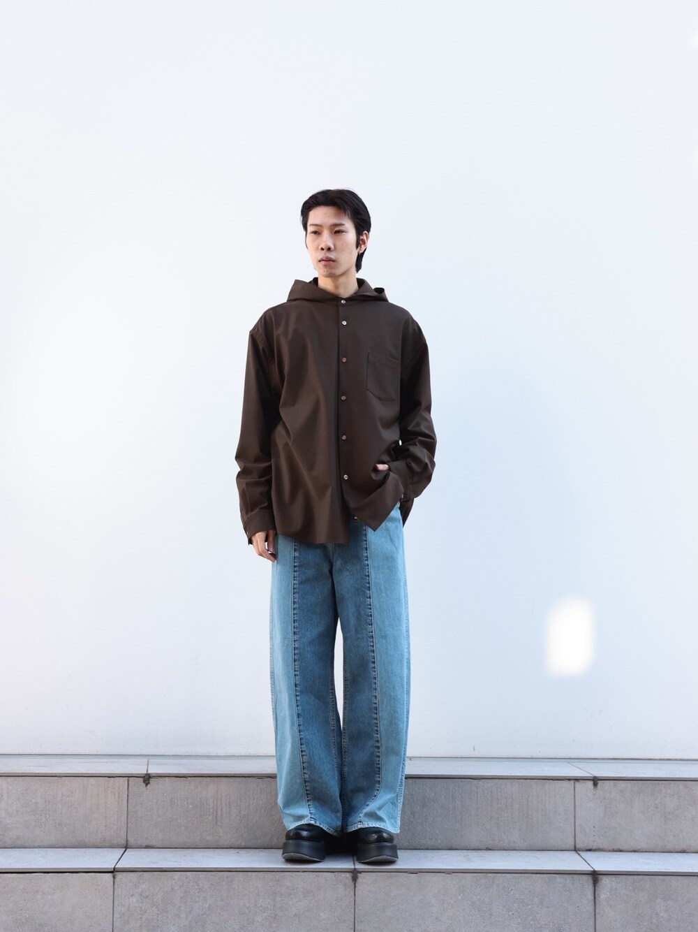 「24ssトレンド、カジュアルコーデ」｜「JiedaのSWITCHING ZIP DENIM PANTS/スイッチング ジップ デニム パンツ（デニムパンツ、ブルー系）」を使った、cionさん（メンズ・175cm）の冬コーディネートの1枚目の写真