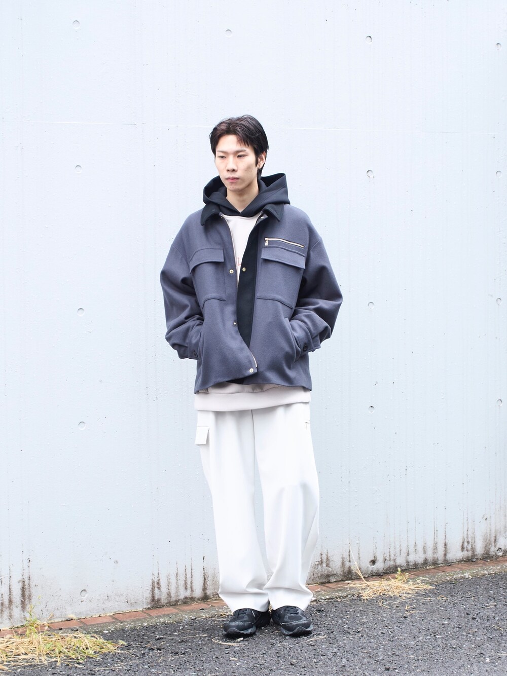 「ブルゾン」｜「CULLNIのSTUDIOUS別注 CARGO PANTS（カーゴパンツ、グレー系）」を使った、cionさん（メンズ・175cm）の冬コーディネートの1枚目の写真