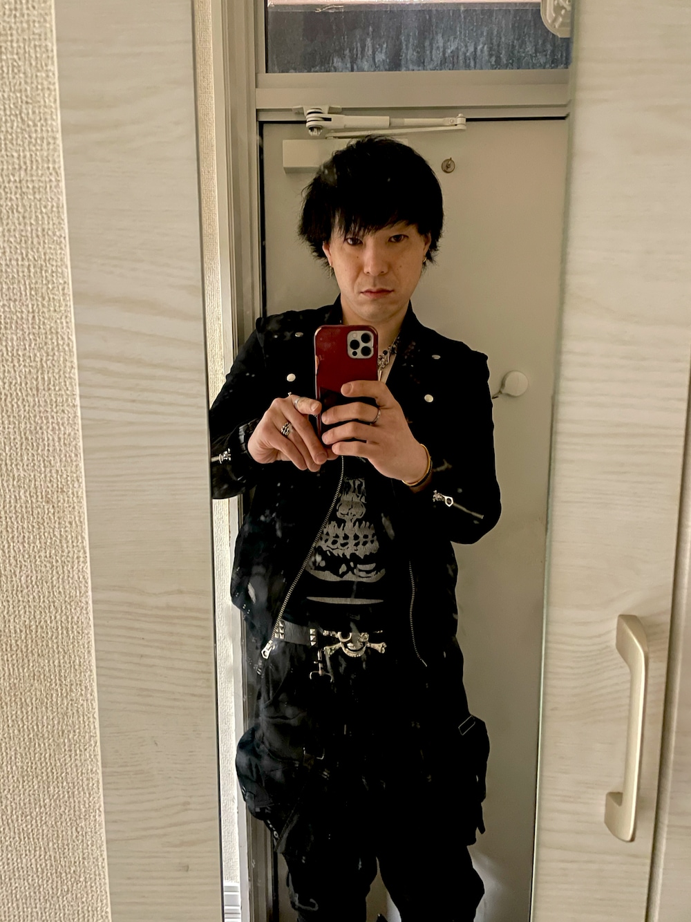 「CIVARIZEのアイテム（パンツ、ブラック系）」を使った、tuka922さん（メンズ・173cm）の春コーディネートの1枚目の写真