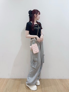 「INGNI（イング）のリボン付レース出しラインストーンロゴトップス（Tシャツ/カットソー、ブラック系）」を使った、nanaさん（レディース・158cm）の春コーディネート