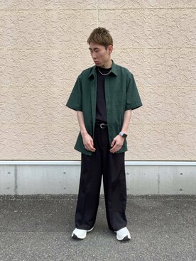 「ITEMS URBANRESEARCH（アイテムズ アーバンリサーチ）の『イージーケア/速乾/UVカット』『セットアップ対応』クイックドライリネンタッチ半袖シャツ（シャツ/ブラウス、グリーン系）」を使った、tsubasaさん（メンズ・170cm）の春コーディネート
