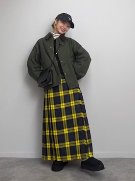 「アイテム（その他アウター、グリーン系）」を使った、eriさん（レディース・155cm）の秋コーディネート