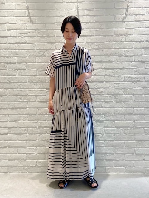 新品✨ギャルリーヴィー　コットンプリーツシャツワンピース　白×ネイビー　フリー 新品✨ギャルリーヴィー コットンプリーツシャツワンピース 白
