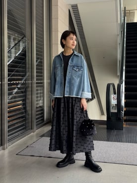 「アイテム（レインシューズ）」を使った、加藤ゆりさん（レディース・163cm）の秋コーディネート