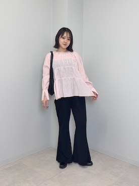 「KBF（ケイビーエフ）のティアードブラウス（シャツ/ブラウス、ピンク系）」を使った、あおいさん（レディース・158cm）の春コーディネート