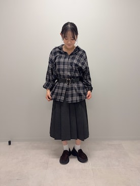 「アイテム（ローファー）」を使った、あおいさん（レディース・158cm）の秋コーディネート