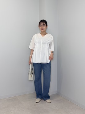 「URBAN RESEARCH（アーバンリサーチ）のコットンボイルタックデザインブラウス（シャツ/ブラウス、ホワイト系）」を使った、あおいさん（レディース・158cm）の春コーディネート