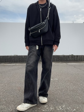 「ADRER（アドラー）のvintage make curved leg 3D suspender denim / ヴィンテージメイクカーブレッグ3Dサスペンダー(取外し可)デニム（デニムパンツ、ブラック系）」を使った、　hyt_WEARさん（メンズ・173cm）の春コーディネート