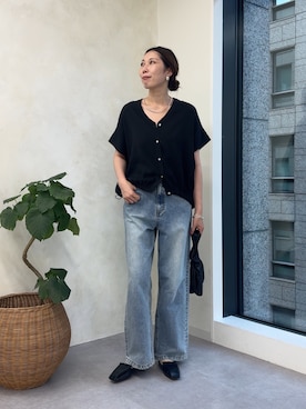 「Jena espace merveilleux(ジェナ エスパスメルヴェイユ)の〈7/9インスタライブご紹介アイテム〉裾ドロストVネックシャツ(シャツ/ブラウス、ブラック系)」を使った、jenachikaさん(レディース・166cm)の夏コーディネート