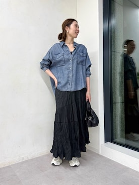 「Jena espace merveilleux(ジェナ エスパスメルヴェイユ)の【待望のサイズ展開!シリーズ累計販売枚数1万枚突破!】テンセルデニムシャツ(シャツ/ブラウス、ブルー系)」を使った、jenachikaさん(レディース・166cm)の春コーディネート