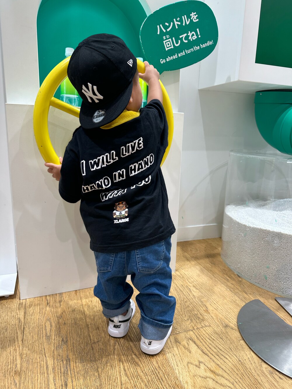 「1歳コーデ」｜「NIKEのアイテム（スニーカー、ホワイト系）」を使った、a2023mama3さん（キッズ・80cm）の秋コーディネートの1枚目の写真