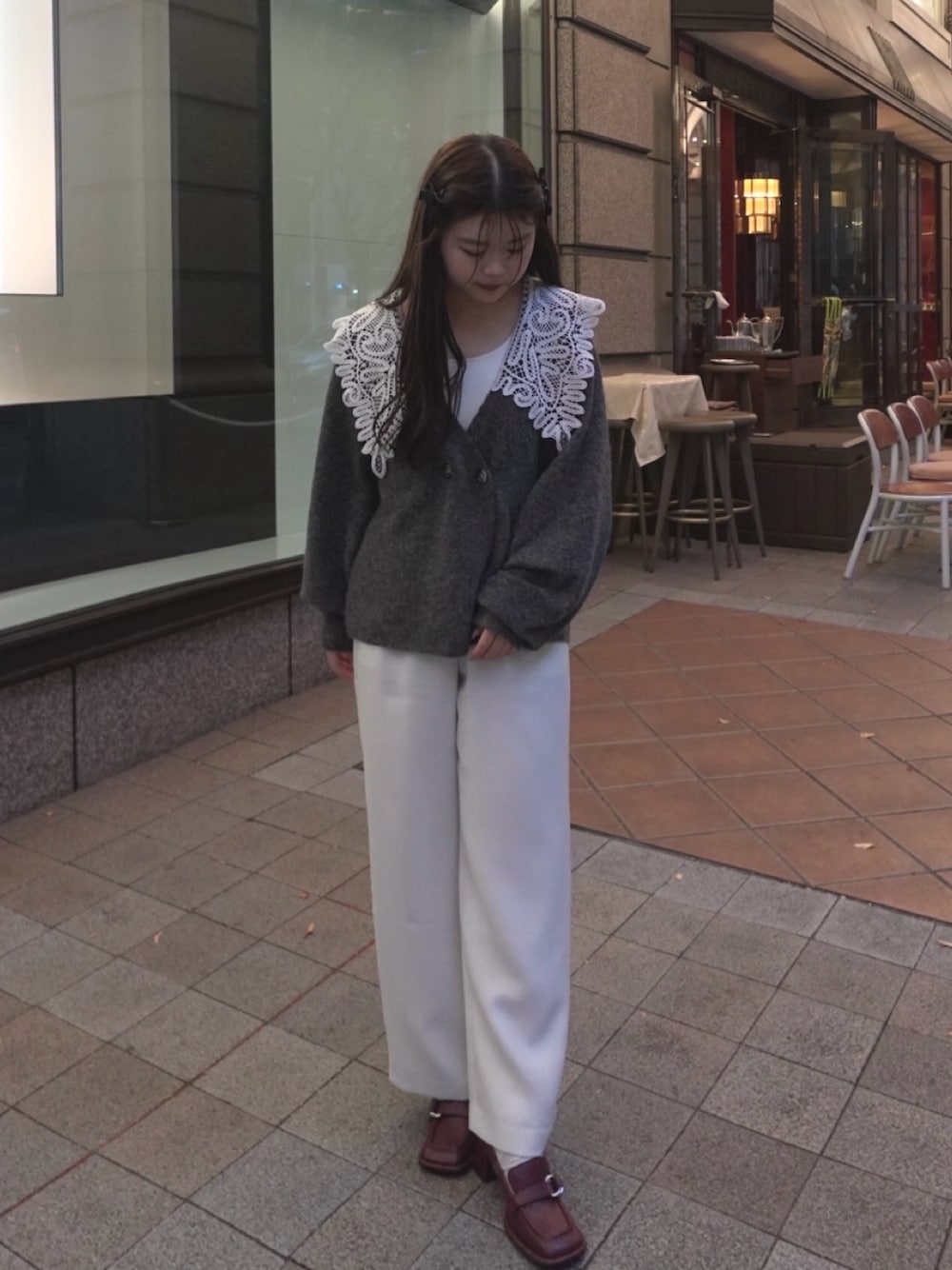 「最近のいい感じコーデ、休日スタイル、大人女子、オトナカジュアル、おしゃれさんと繋がりたい、ニットコーデ、ootd、ゆるコーデ、秋コーデ、冬コーデ、スラックス、カーディガン、襟付きトップス、ローファー、acka」｜「ackaのアイテム（カーディガン/ボレロ、グレー系）」を使った、𝒌𝒐𝒕𝒐𝒏𝒆さん（レディース・154cm）の秋コーディネートの1枚目の写真