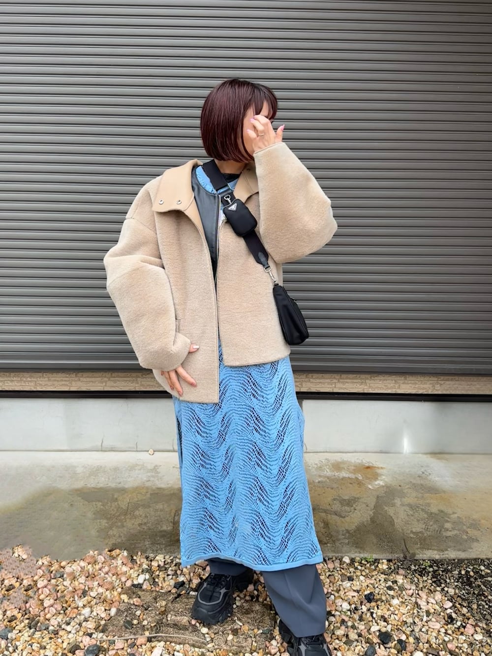 「春のおしゃ見えテクニック、春服コーデ、オトナカワイイ、レイヤードスタイル、ワンピース、TODAYFUL、ママコーデ、ママファッション、パンツコーデ、おでかけコーデ、プチプラコーデ、骨格ウェーブ、低身長コーデ、カラーコーデ、重ね着」｜「PRADAのアイテム（バッグ、ブラック系）」を使った、akn  さん（レディース・156cm）の春コーディネートの1枚目の写真