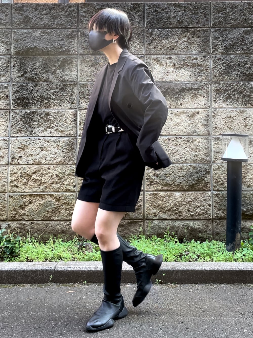 「カジュアルコーデ、キレイめカジュアル、大人女子、今日のコーデ、おしゃれさんと繋がりたい、ootd、オールブラック、モード」｜「UNIQLOのアイテム（ジャケット/アウター、ブラック系）」を使った、お魚パラダイスさん（レディース・158cm）の春コーディネートの1枚目の写真