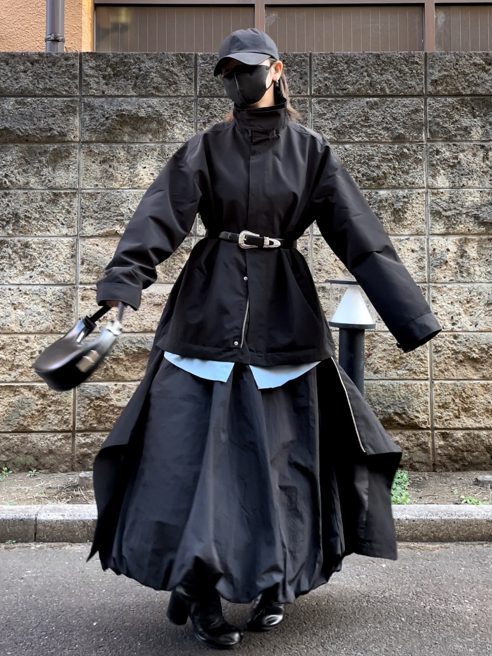 「大人女子、シンプル、レイヤードスタイル、キレイめ、低身長コーデ、モード、adrer、ADRER」｜「ADRERの7 way coat（トレンチコート、ブラック系）」を使った、お魚パラダイスさん（レディース・158cm）の冬コーディネートの1枚目の写真