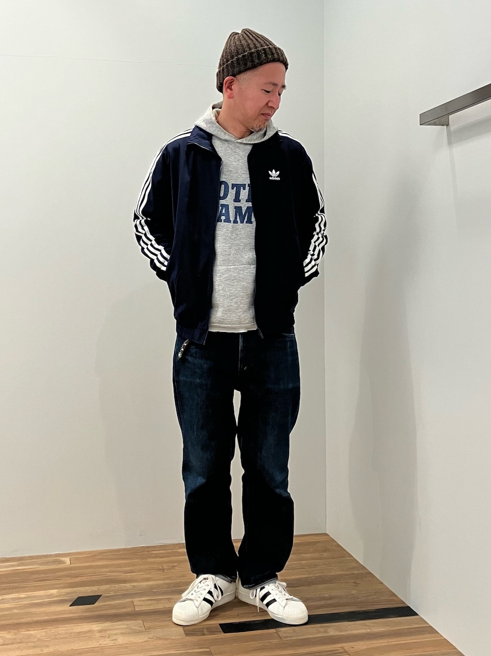KH(六本木オフィス)｜adidasのスニーカーを使ったコーディネート