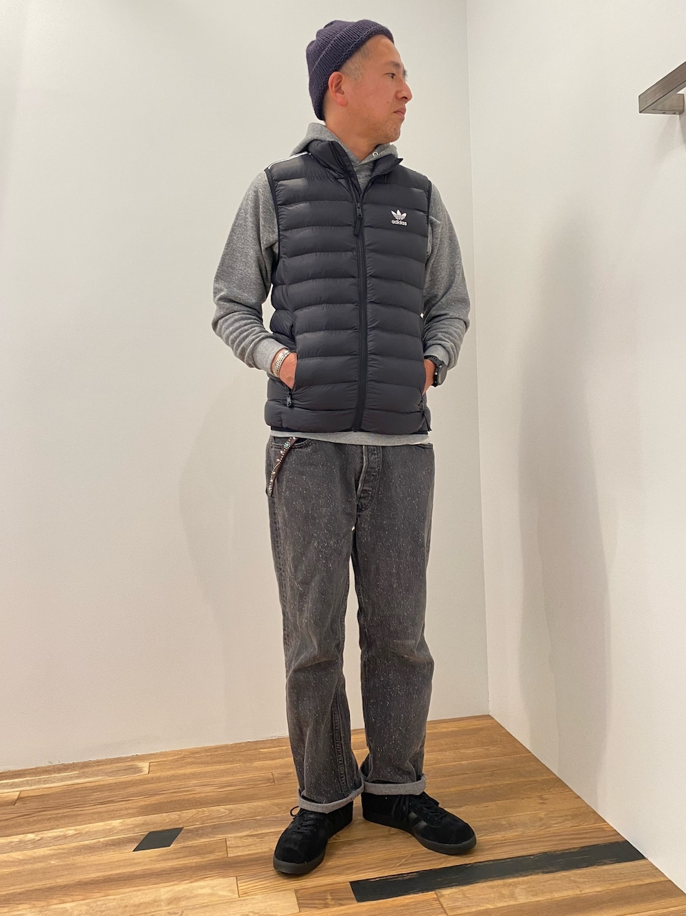 KH(六本木オフィス)｜adidasのダウンベストを使った
