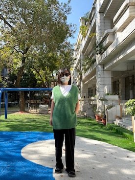 「green label relaxing（グリーンレーベルリラクシング）のヘアリー Vネック ニット ベスト（ベスト、ブラウン系）」を使った、xin.TWさん（レディース）の春コーディネート