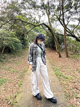 「ZARA（ザラ）のアイテム（パンツ、ベージュ系）」を使った、xin.TWさん（レディース）の春コーディネート