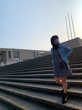 「ZARA（ザラ）のアイテム（デニムジャケット、ブルー系）」を使った、xin.TWさん（レディース）の春コーディネート