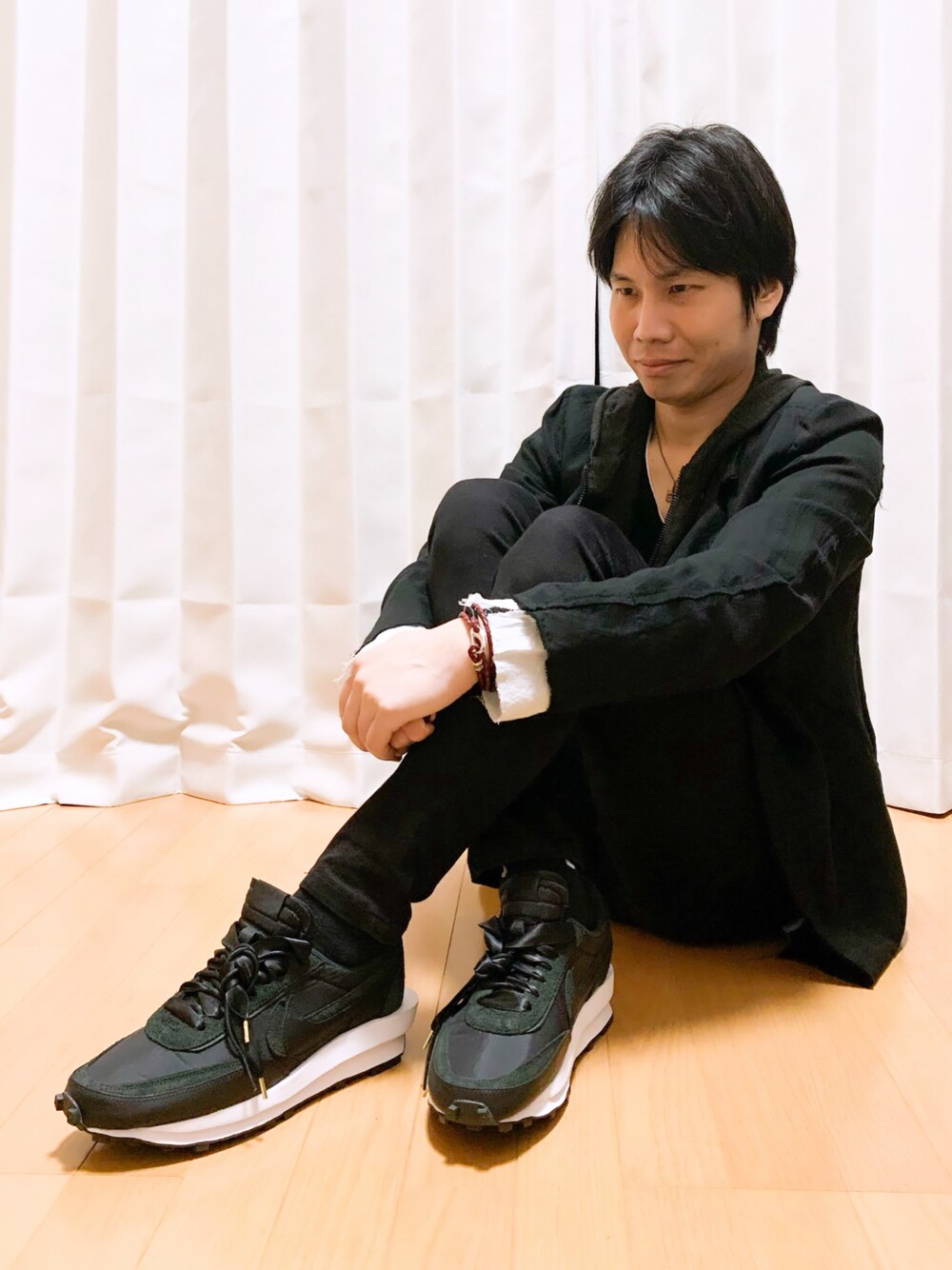 「ナイキサカイ、サカイナイキ、サカイ、ブラックコーデ、オールブラック」｜「Paul Smithのアイテム（チョーカー、レッド系）」を使った、avanti1schwarzさん（骨格ウェーブ・メンズ・174cm）の秋コーディネートの1枚目の写真