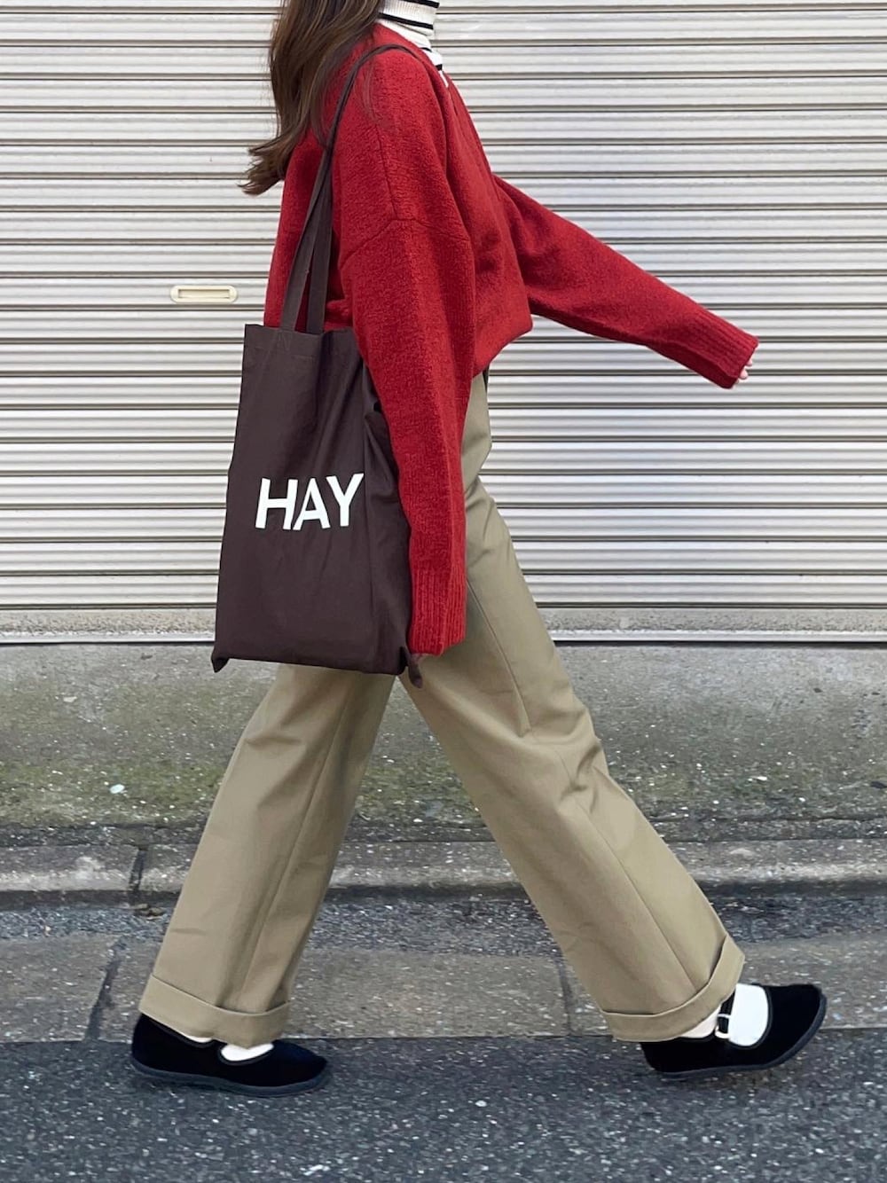 𝑑 𝑖 𝑎 𝑟 𝑦 .さんの「【2023AW】オーバーサイズ 深Vネックニットプルオーバー（ANGIE）」を使ったコーディネートの1枚目の写真