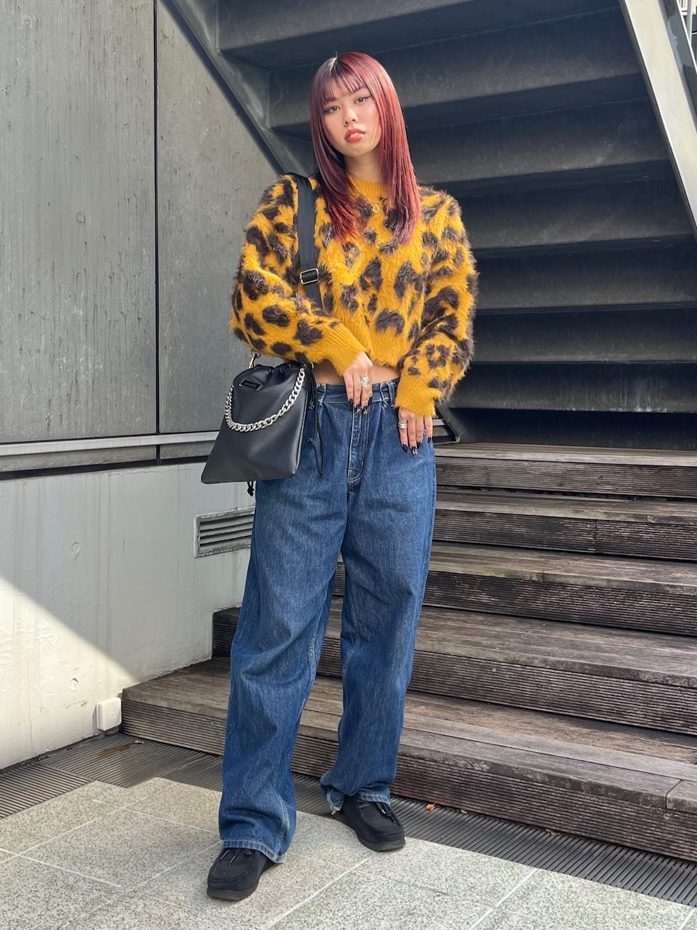「休日スタイル、秋冬コーデ、秋、パンツスタイル、秋のコーデ」｜「X-girlのLEOPARD CROPPED KNIT TOP（ニット/セーター、ベージュ系）」を使った、下村こころさん（レディース・164cm）の秋コーディネートの1枚目の写真