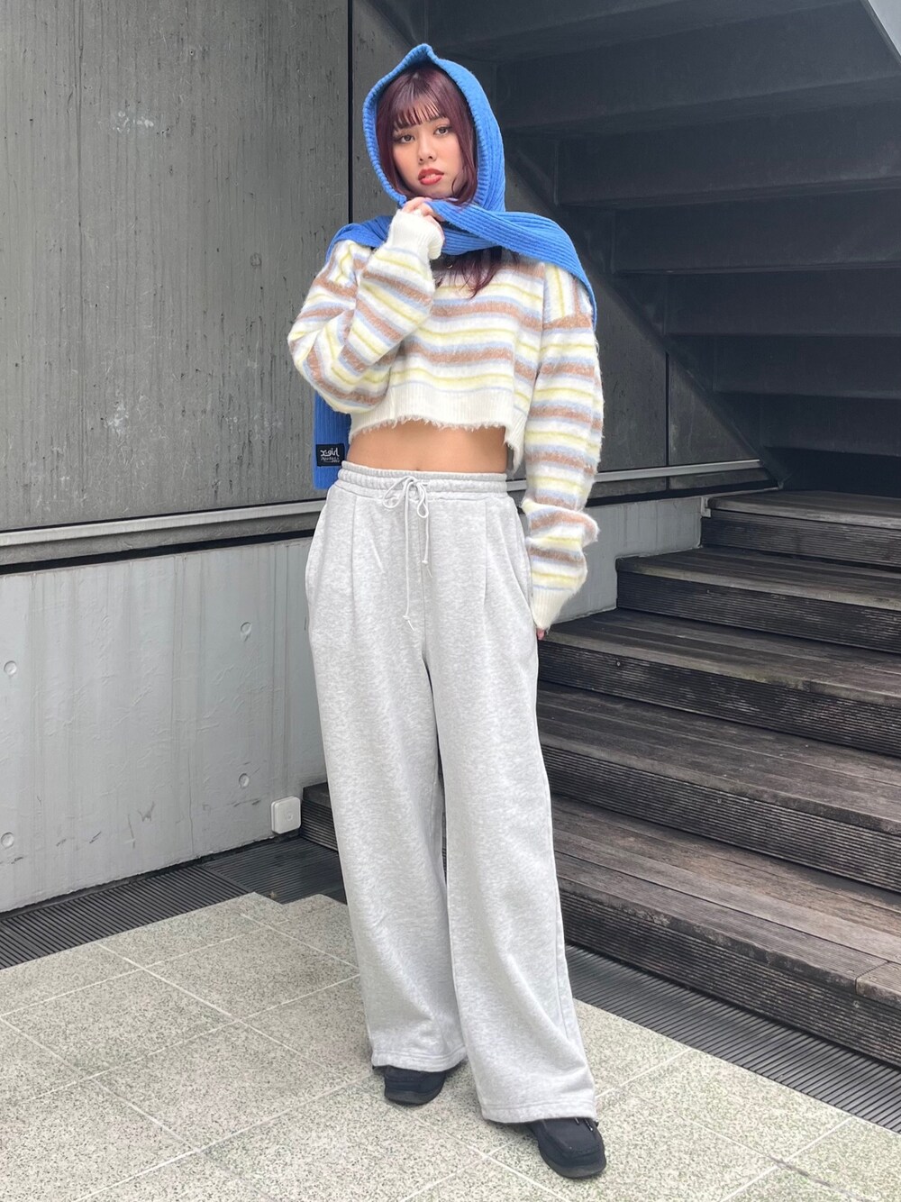 「ファッションを楽しもう、シンプルスタイル、ラクチンコーデ、ゆったりコーデ、冬」｜「X-girlのMULTI STRIPE SHAGGY KNIT TOP（ニット/セーター、ホワイト系）」を使った、下村こころさん（レディース・164cm）の秋コーディネートの1枚目の写真