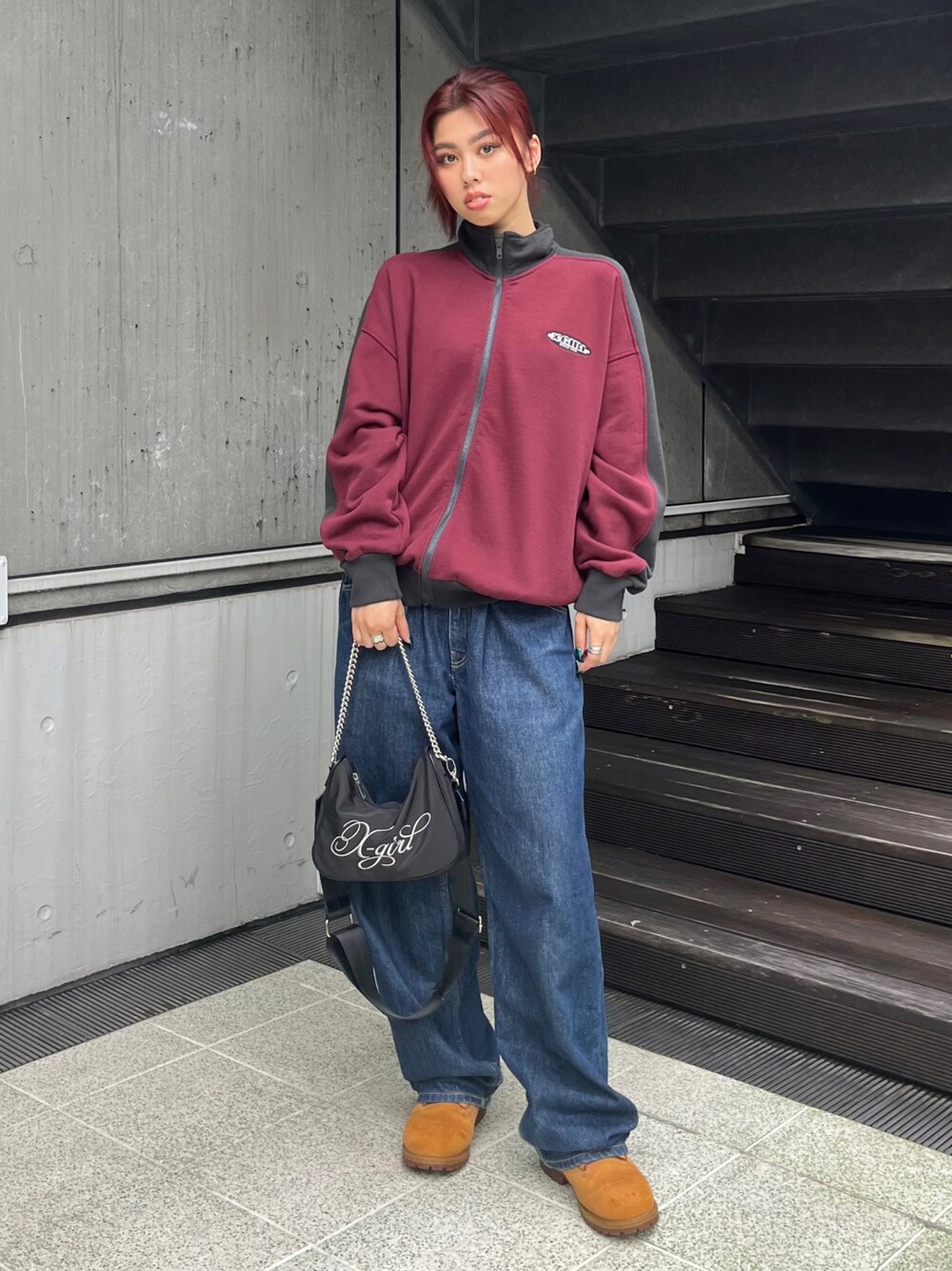 「休日コーデ、秋服コーデ、ラクチンコーデ、初秋コーデ、カジュアルコーデ」｜「X-girlのCONTRAST STRIPE ZIP UP SWEAT（スウェット、レッド系）」を使った、下村こころさん（レディース・164cm）の秋コーディネートの1枚目の写真