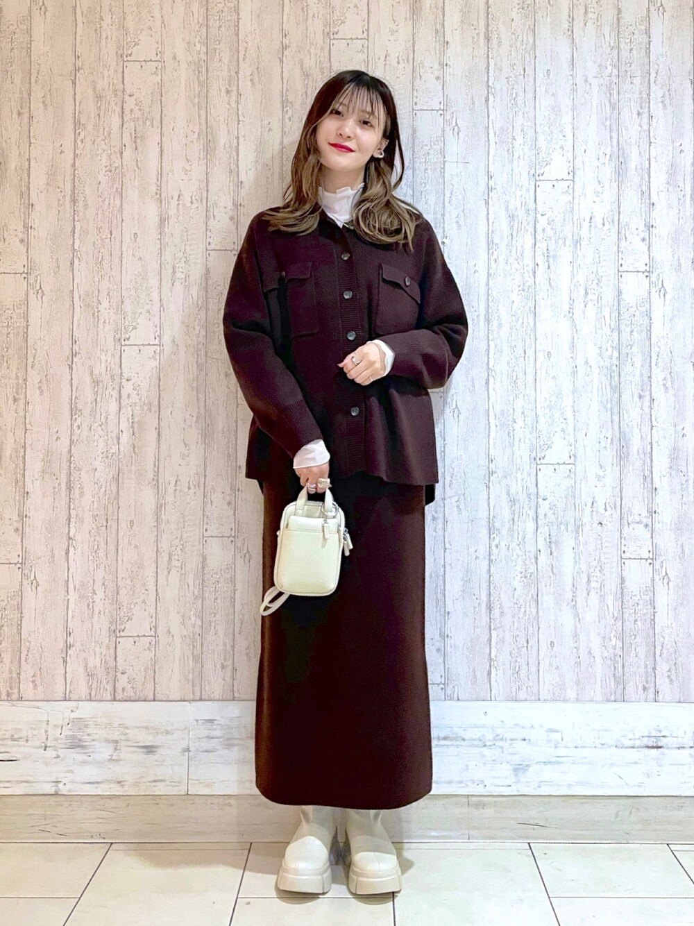 LOWRYS FARMのアイテムを使った「ニットセットアップ」の人気