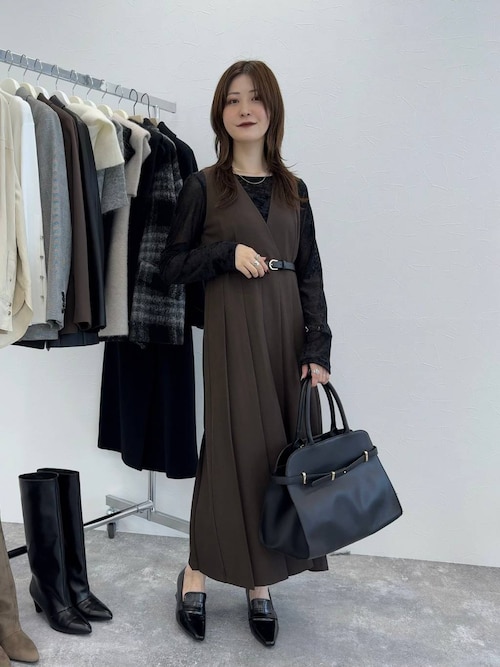 Vネックプリーツジャンスカ590659（ジャンパースカート）｜Andemiu