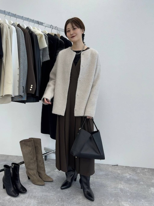 Vネックプリーツジャンスカ590659（ジャンパースカート）｜Andemiu