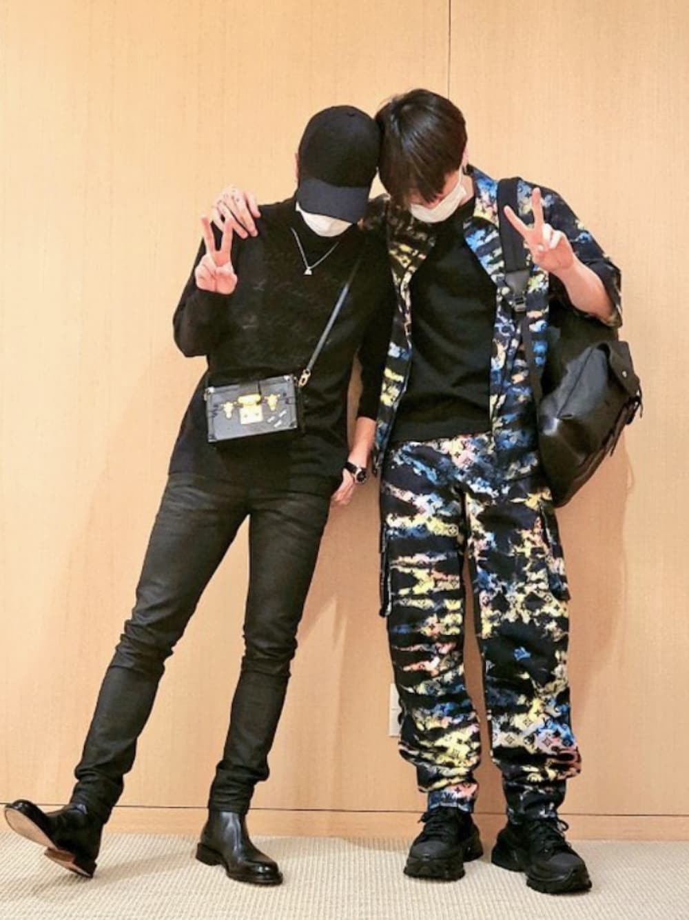 「BTS、JK、JM、JUNGKOOK、JIMIN」｜「LOUIS VUITTONのDAMIER KNIT travel pants（ブーティ、ブラック系）」を使った、renkonさん（メンズ・178cm）の秋コーディネートの1枚目の写真