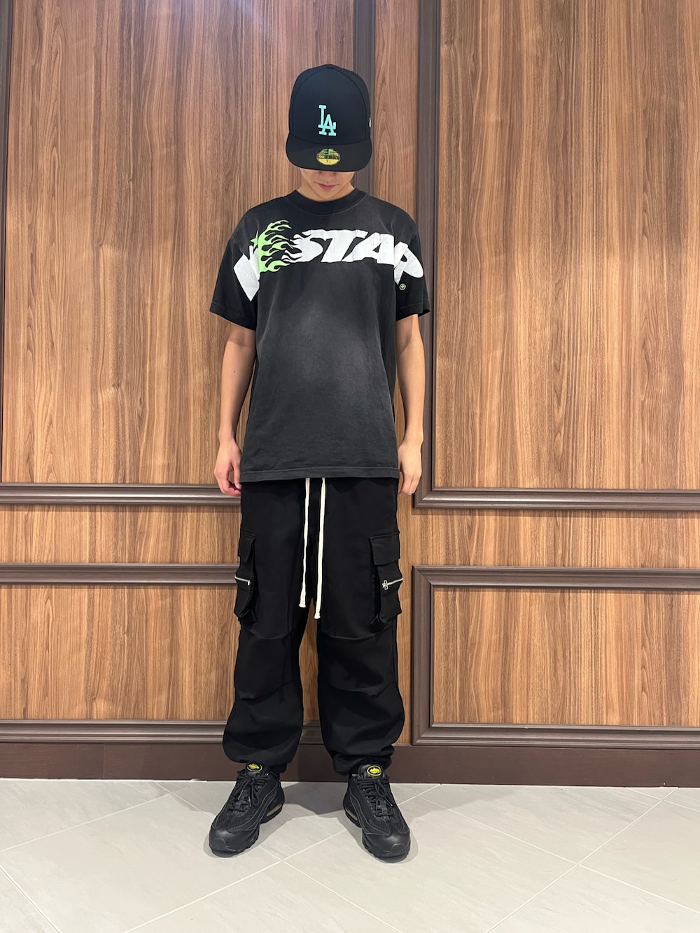 「LHP、Danke schon、ブラックパンツ、夏コーデ、ストリート」｜「DANKE SCHONの【WEB&DEPOT限定】DankeSchon/ダンケシェーン/STRETCH TWILL ZIP POCKET PANTS（カーゴパンツ、ブラック系）」を使った、Kimiyaさん（メンズ・177cm）の夏コーディネートの1枚目の写真