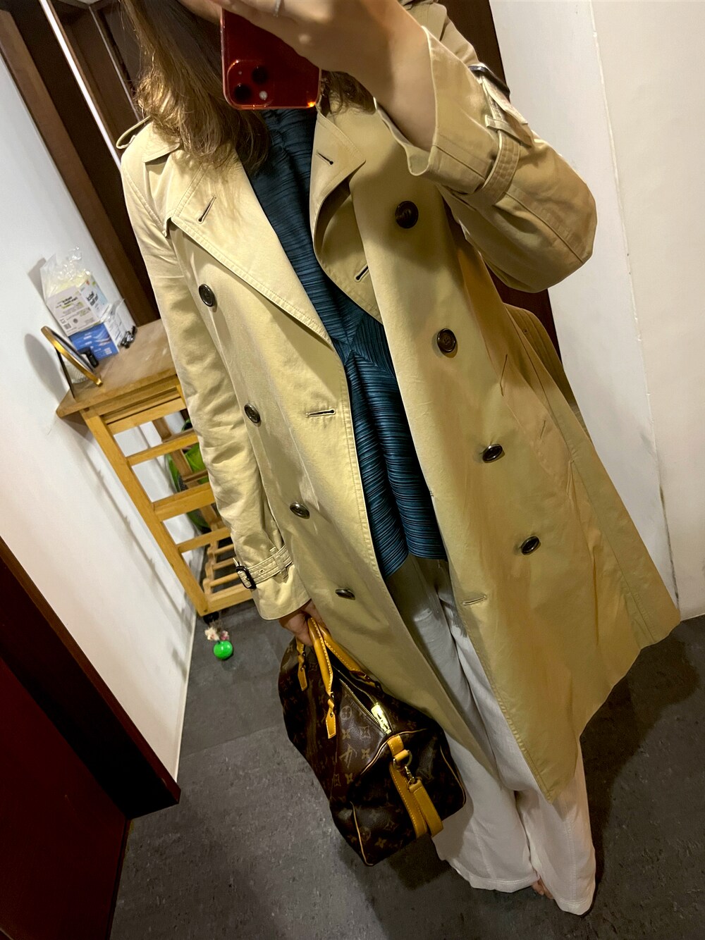 「PLEATS PLEASEのアイテム（トップス、グリーン系）」を使った、Cyndiさん（レディース・165cm）の秋コーディネートの1枚目の写真