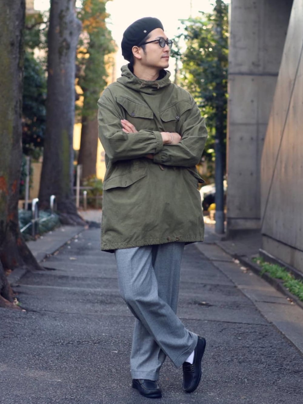 「古着、ミリタリー、ベレー帽、ビンテージ、古着MIX、アノラックパーカー、古着コーデ、秋冬コーデ、フランス軍、ミリタリーコーデ、未来のWEARISTAプロジェクト、スラックス、グレーパンツ」｜「フランス軍のアイテム（その他アウター、グリーン系）」を使った、りつ@ファンプさん（メンズ・180cm）の冬コーディネートの1枚目の写真