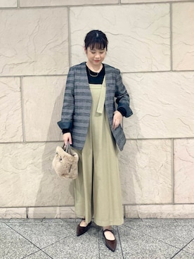 「アイテム（サロペット/オーバーオール、ベージュ系）」を使った、umedaさん（レディース・164cm）の秋コーディネート