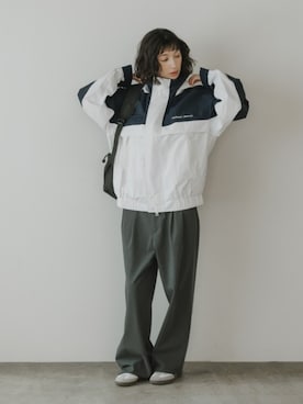 「GUESS JEANS（ゲスジーンズ）のGUESS JEANS/ゲスジーンズ Colorblock Jacket ウィンドブレイカー ジャケット バイカラー 2026年春夏（ナイロンジャケット、ホワイト系）」を使った、NA♡さん（レディース・165cm）の春コーディネート